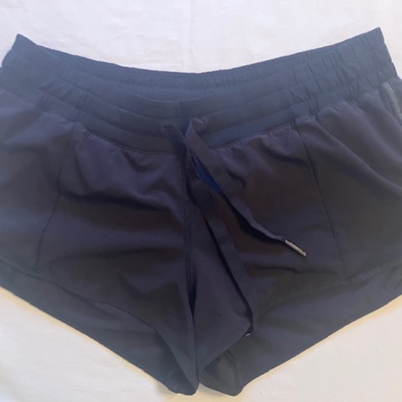 LuLu Lemon Black Short Shorts size 6 - Picture 1 of 7